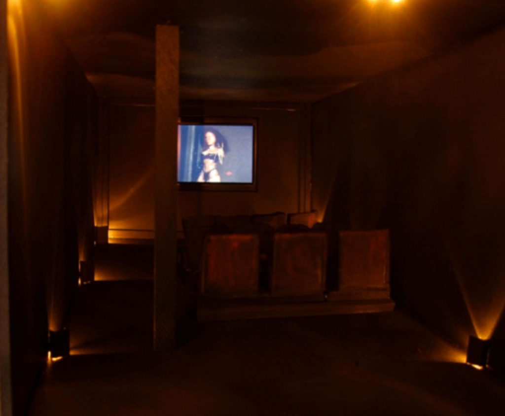 2009 Uninvited I Interior